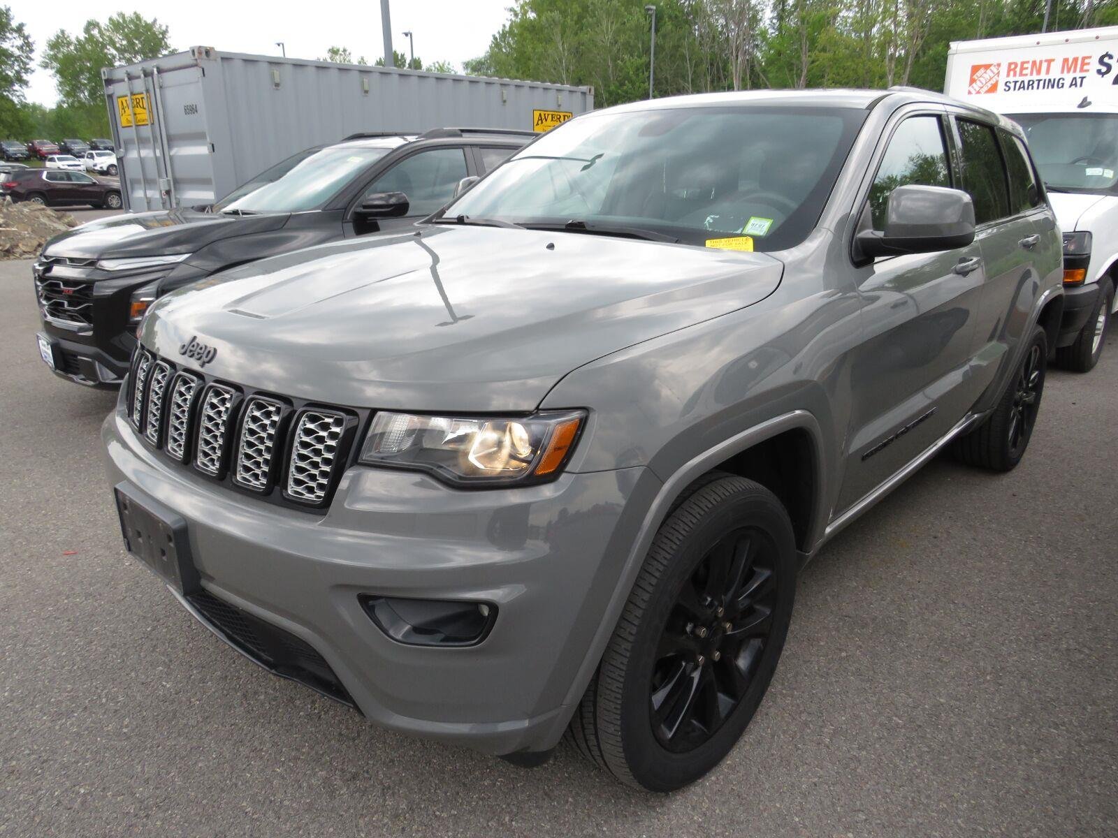 Used 2020 Sting-Gray Clearcoat Jeep Altitude image 5
