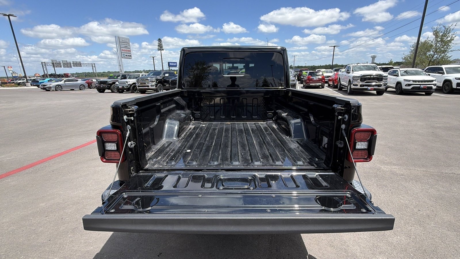 Used 2023 Black Clearcoat Jeep High Altitude image 28
