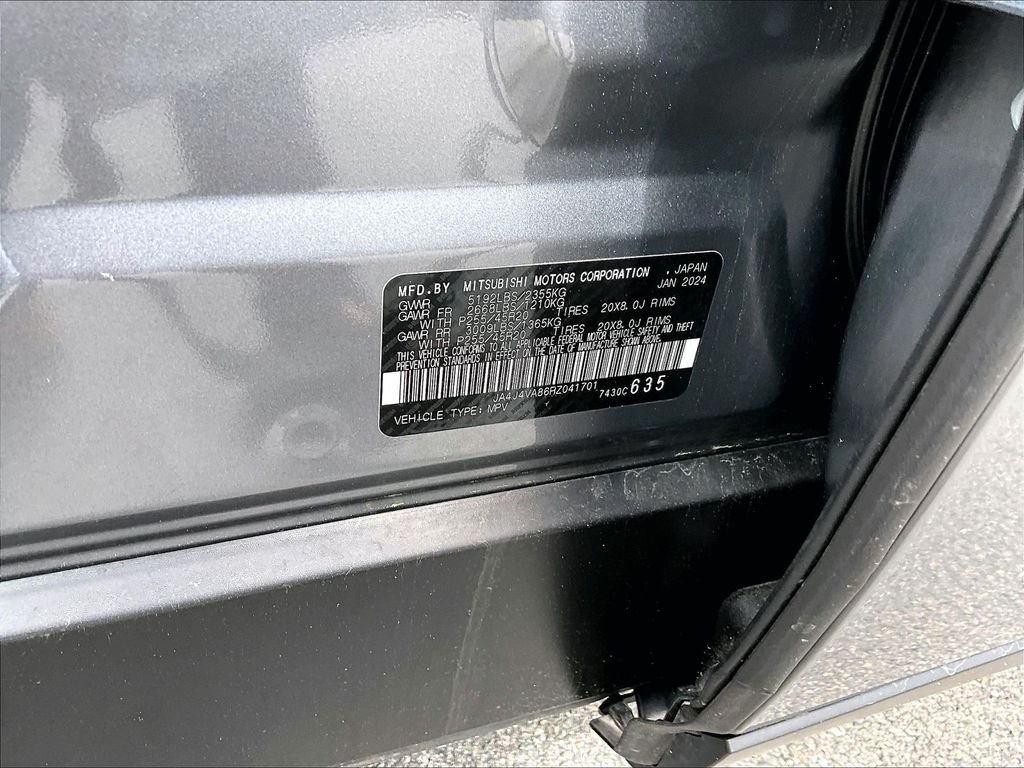 Used 2024 Gray Mitsubishi SE Black Edition image 33
