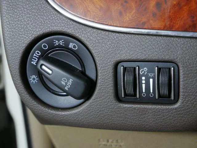 Used 2012 White Chrysler Touring image 23