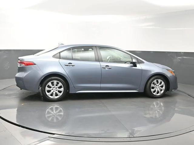 2025 Toyota Corolla LE - Photo 8