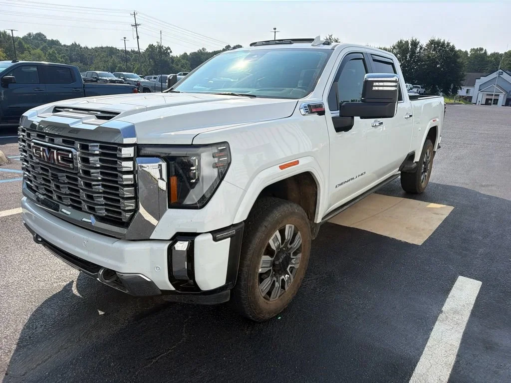 Used 2025 Summit White GMC Denali image 3