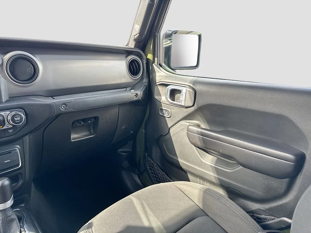 Used 2021 Green Jeep Willys image 28