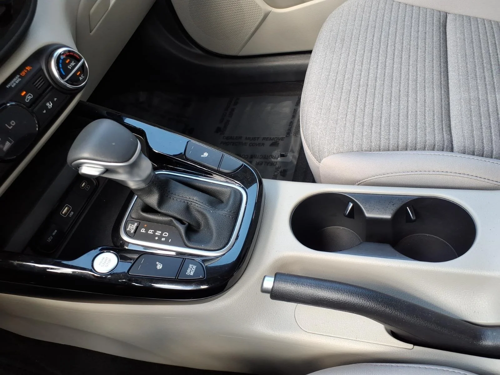 Used 2025 Snow White Pearl Kia EX image 21