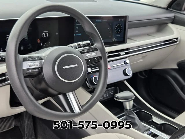Used 2025 White Hyundai SEL image 9