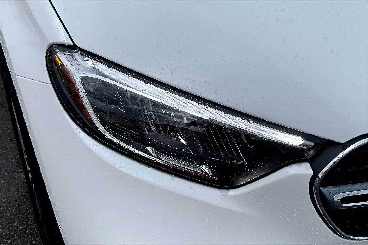 New 2026 Polar White Mercedes-Benz GLC 300 image 13