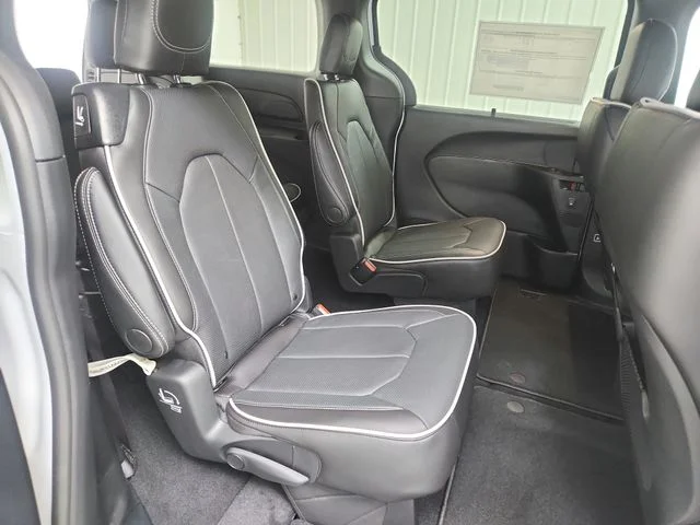 2026 Chrysler Pacifica Limited - Photo 35