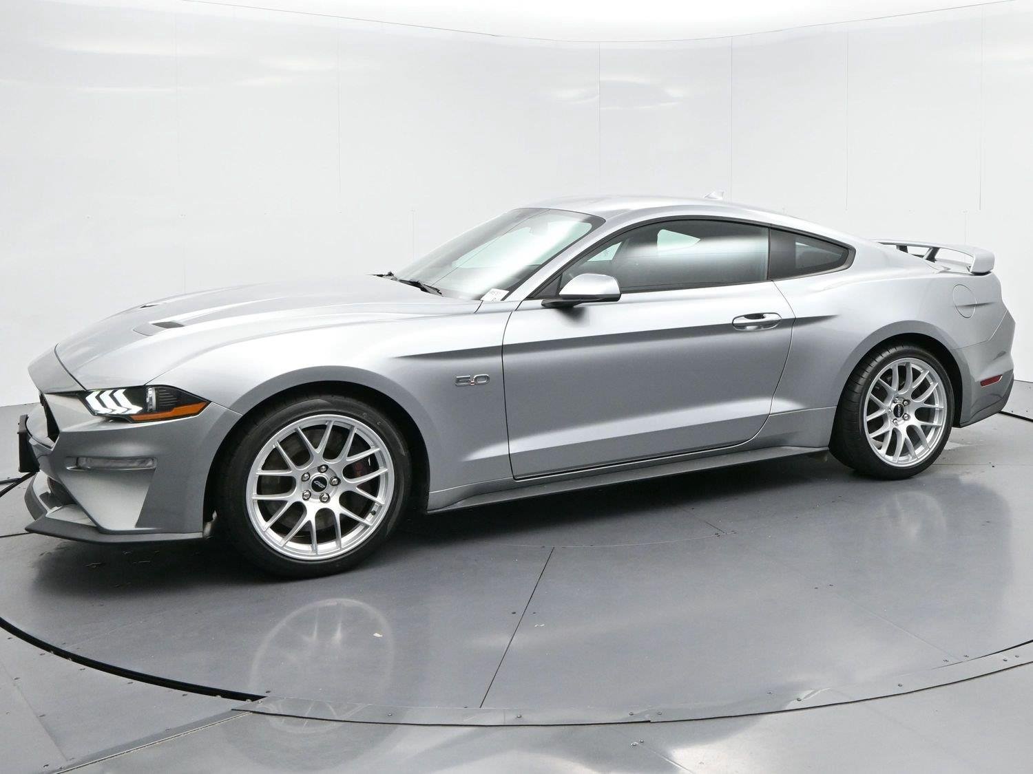 Used 2020 Iconic Silver Ford GT image 4