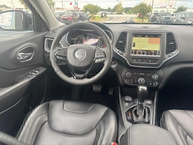 Used 2023 White Jeep Altitude image 21