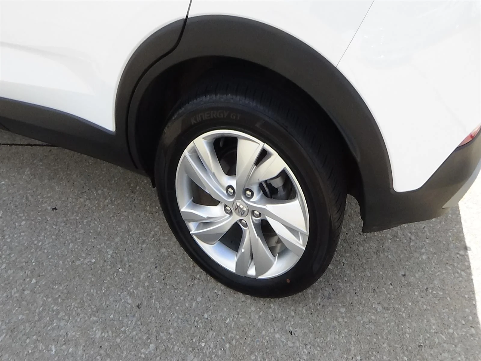 Used 2025 Summit White (gaz) Buick Preferred image 9
