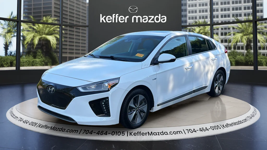 Used 2019 Ceramic White Hyundai Limited image 3