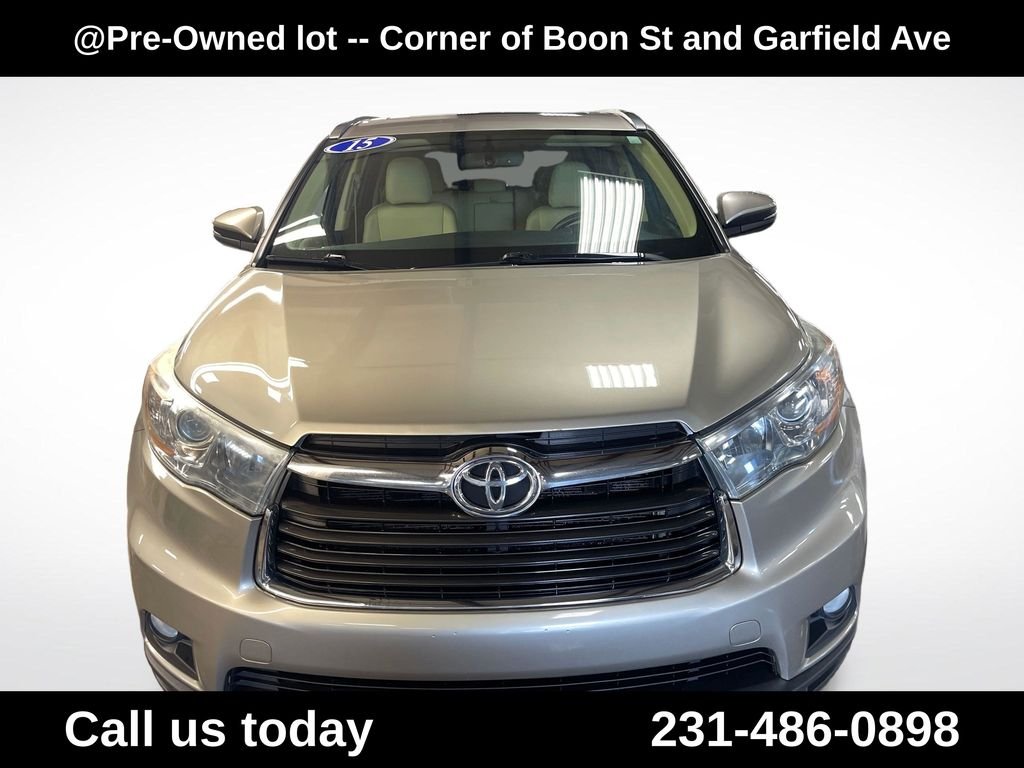 Used 2015  Toyota XLE V6 image 8