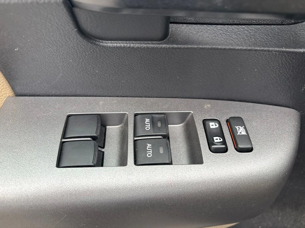 Used 2015 Black Toyota SR5 image 14