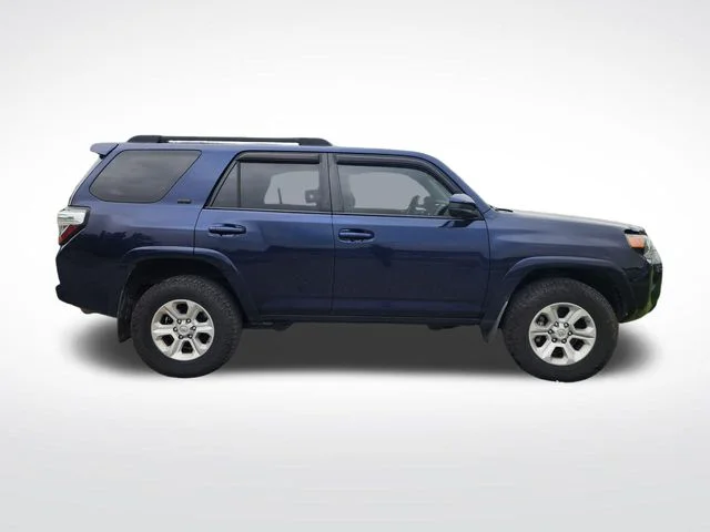 Used 2015 Blue Toyota SR5 image 7