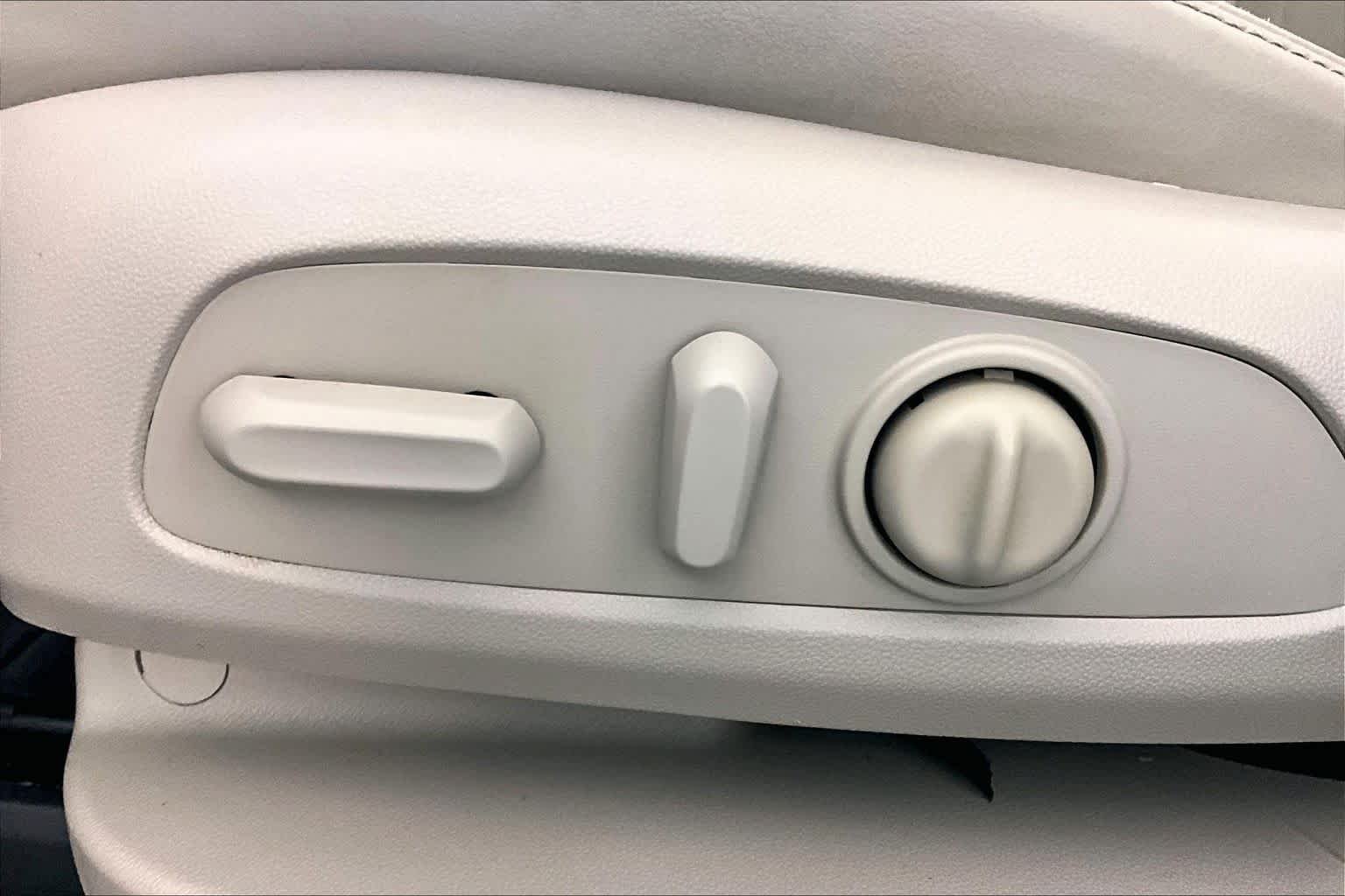 Used 2018 Includes Spectra Gray lower exterior accent color. Buick Essence image 30