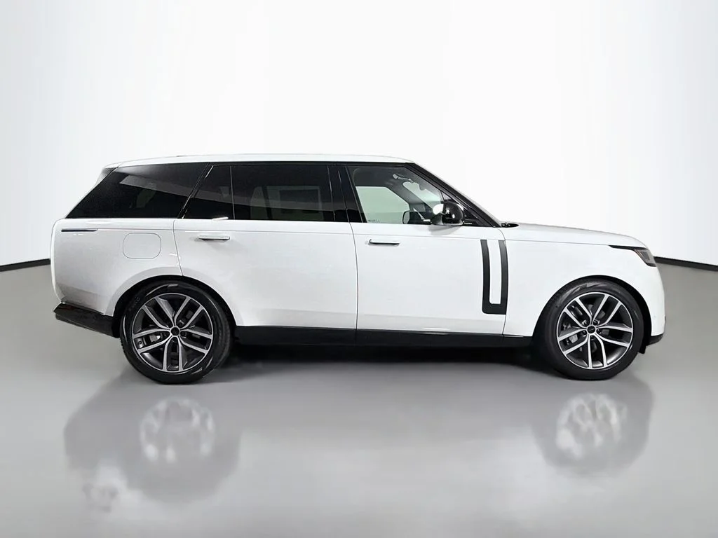 New 2026 Fuji White Land Rover SE 7 Seats image 4