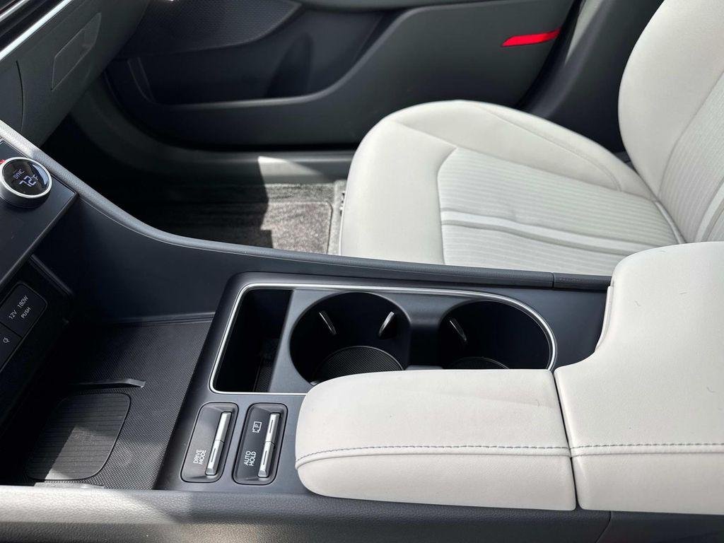 2025 Hyundai Sonata Hybrid SEL - Photo 12