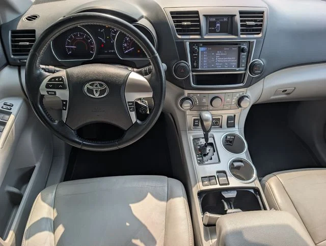 Used 2013 Black Toyota SE image 12