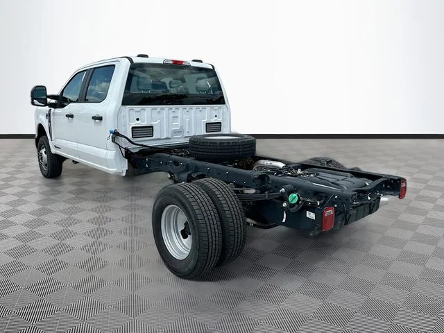 New 2026 Oxford White Ford XL image 4