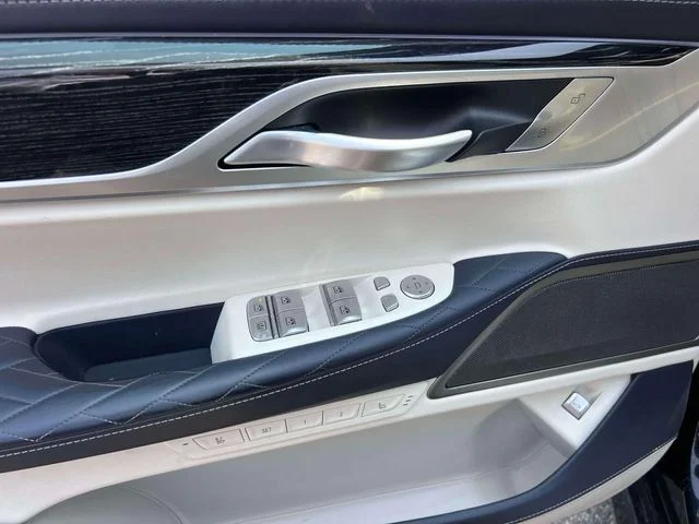 Used 2022 Black BMW 750i xDrive image 19