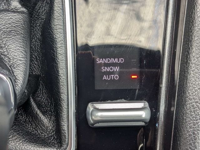 Used 2024  Jeep Latitude image 25