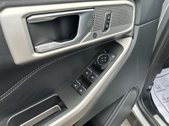 Used 2023 Silver Ford Limited image 17