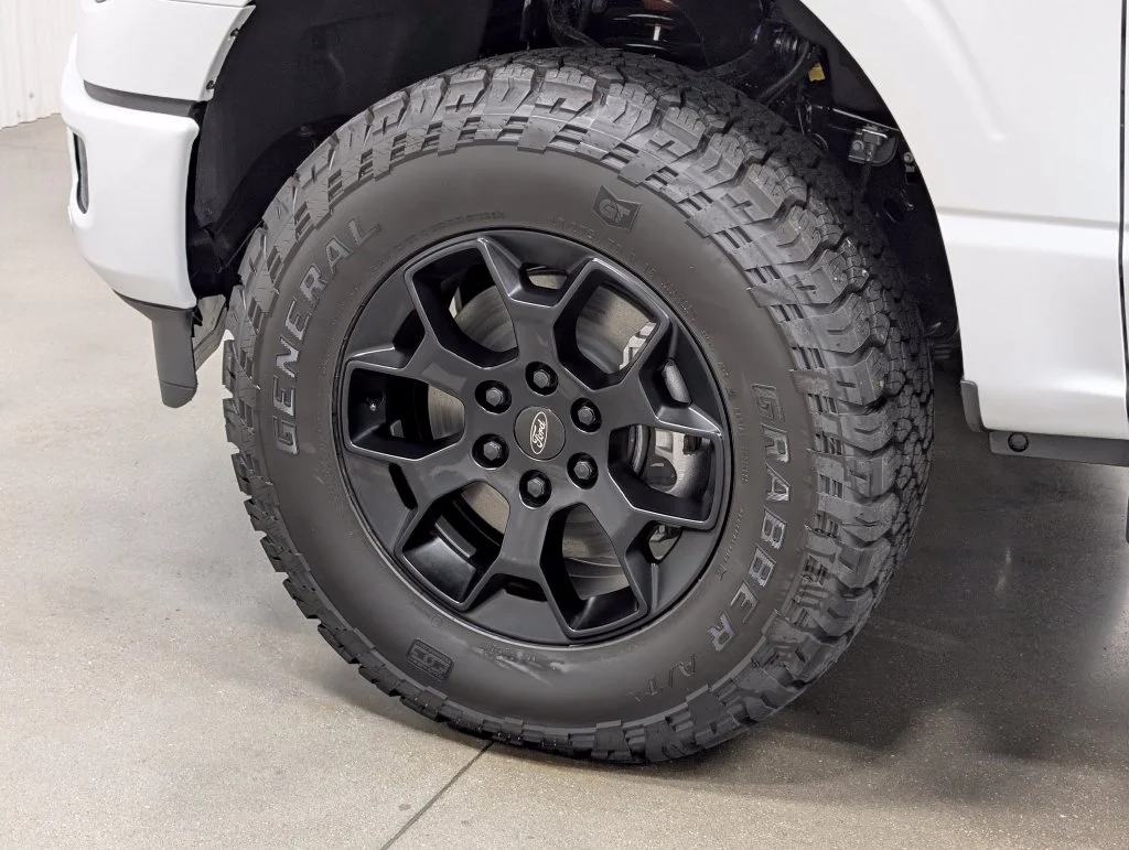 New 2026 Oxford White Ford XLT image 2