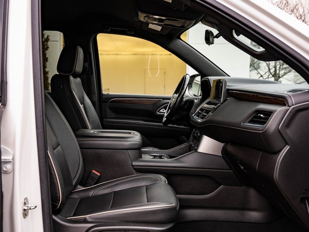 Used 2021 Iridescent Pearl Tricoat Chevrolet Premier image 26