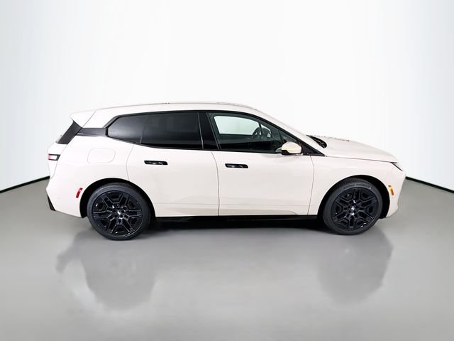Used 2026 Gray Metallic BMW xDrive60 image 8