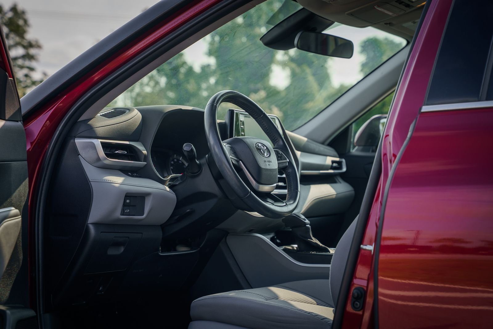 Used 2022 Red Toyota LE image 21