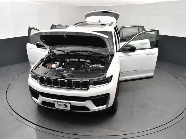 New 2026 Bright White Clear-Coat Exterior Paint Jeep Limited image 26