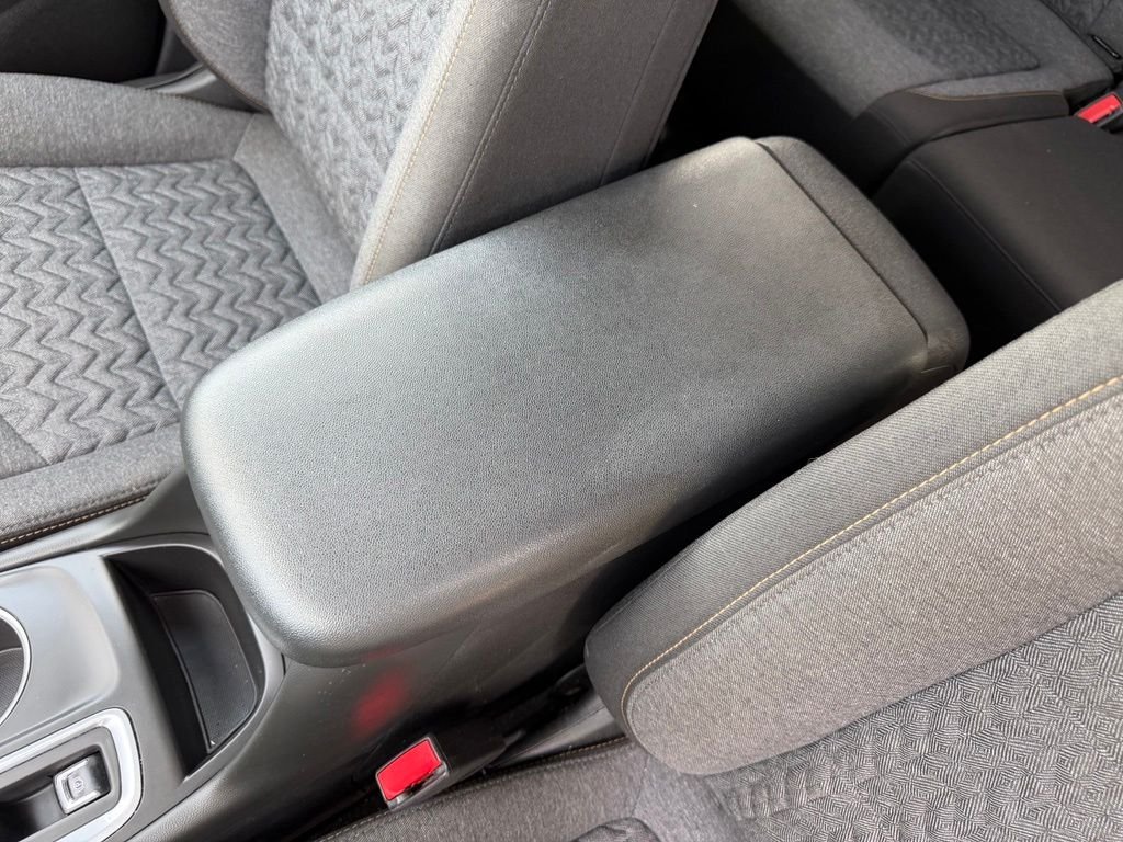Used 2022 Silver Ice Metallic Chevrolet LT image 27