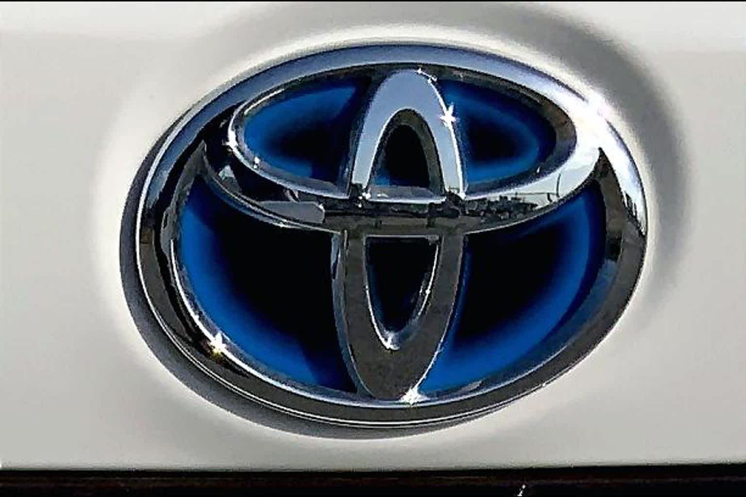 Used 2020 Super White Toyota Hybrid LE image 10