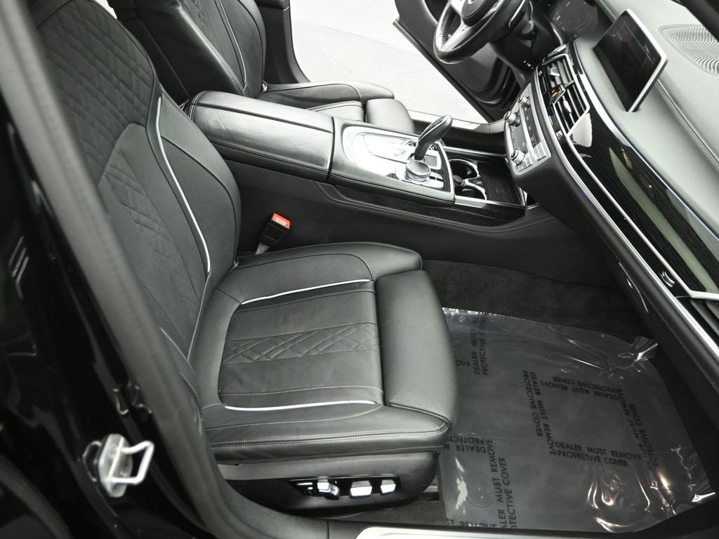 2022 BMW 750LI - Image 27