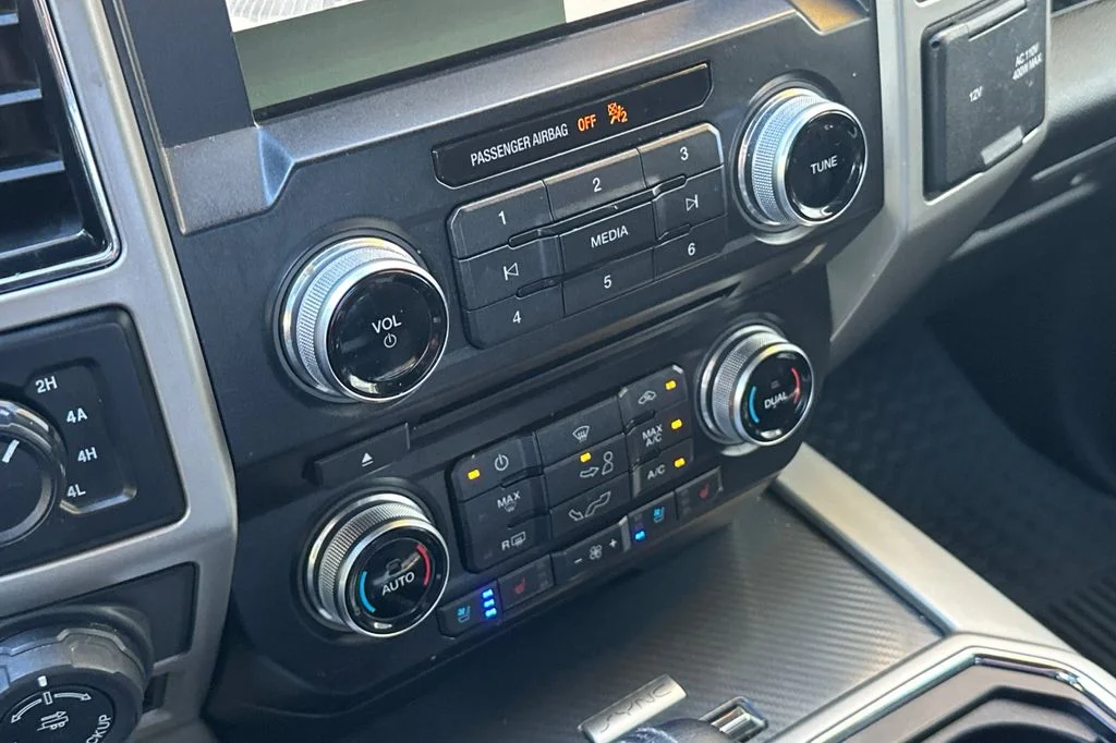 Used 2018 Ingot Silver Ford Lariat image 21