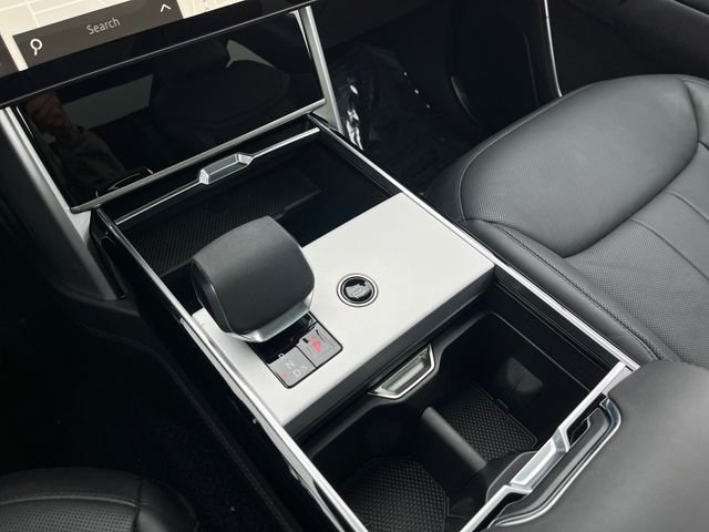 Used 2025  Land Rover SE image 24