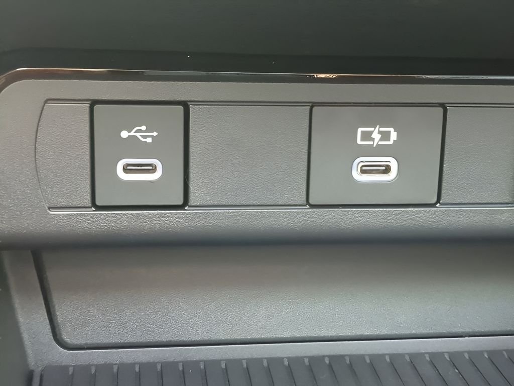 2025 Toyota Prius XSE - Photo 22