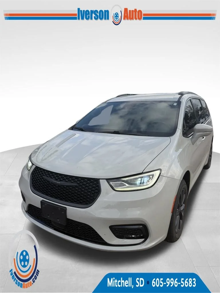 Used 2021 White Chrysler Touring L image 3