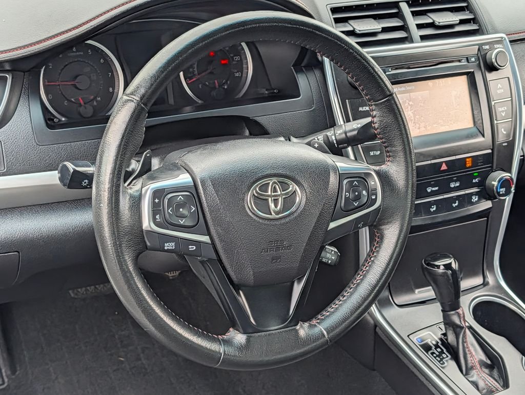 Used 2015 White Toyota SE image 15