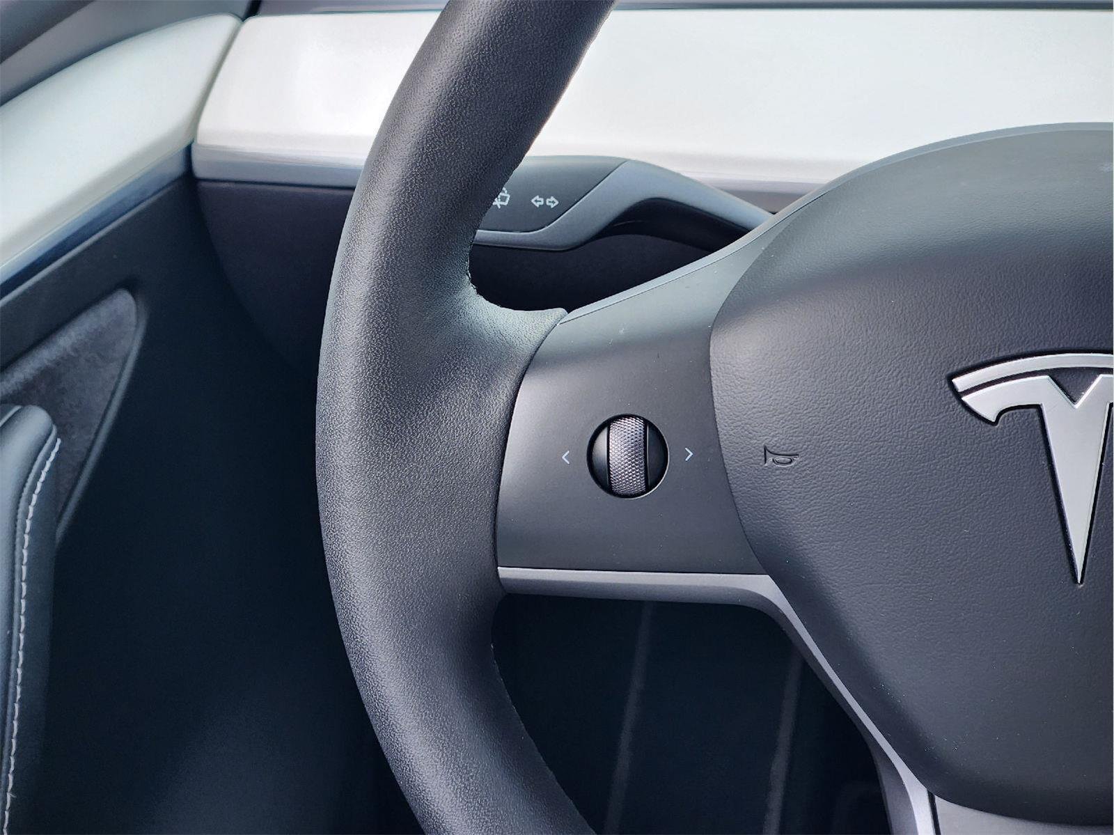 2023 Tesla Model Y photo 28 of 33