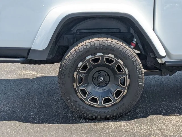 Used 2020 Bright White Clearcoat Jeep Rubicon image 13
