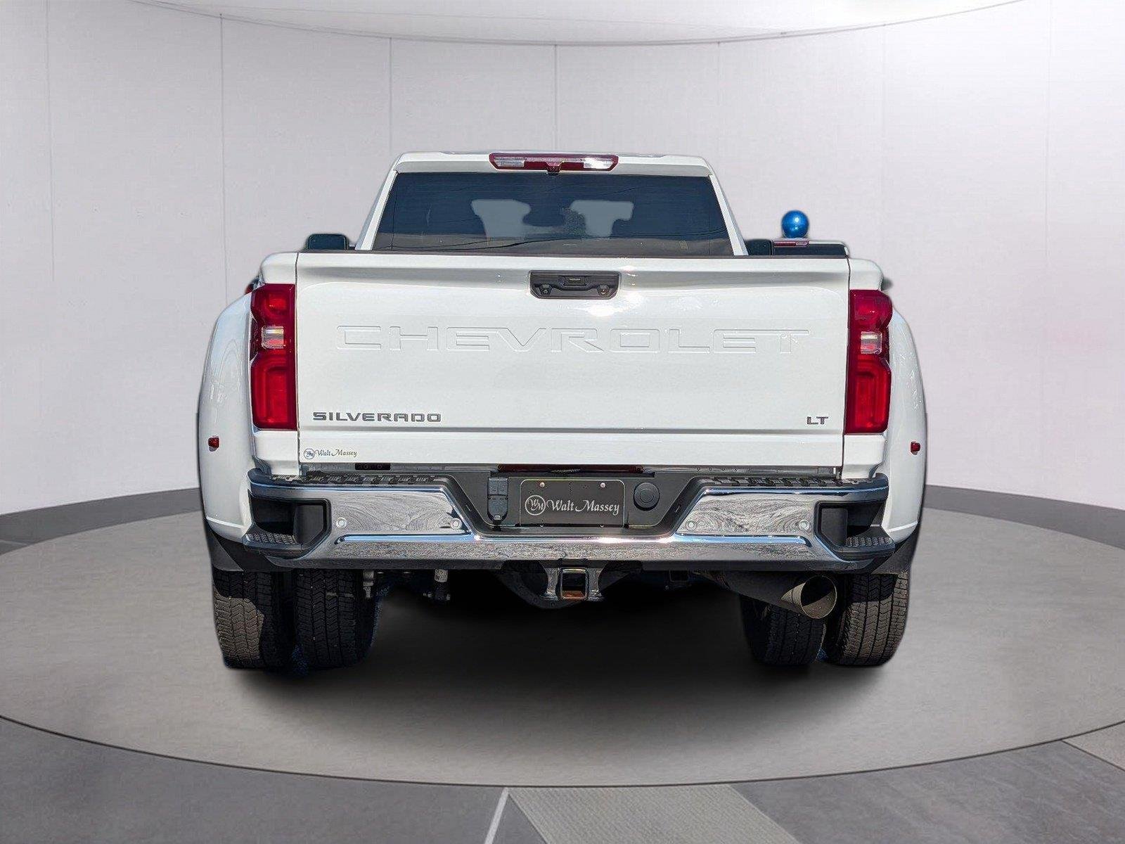 Used 2024 Summit White Chevrolet LT DRW image 5