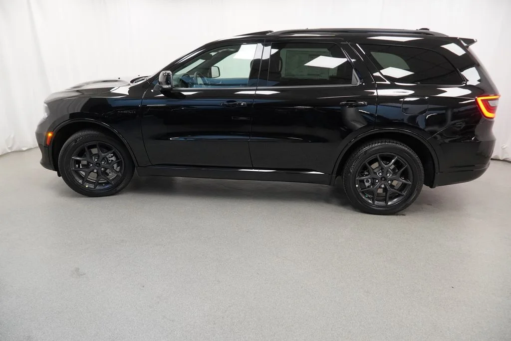 New 2026 Diamond Black Clear-Coat Exterior Paint Dodge GT Plus HEMI V8 image 13