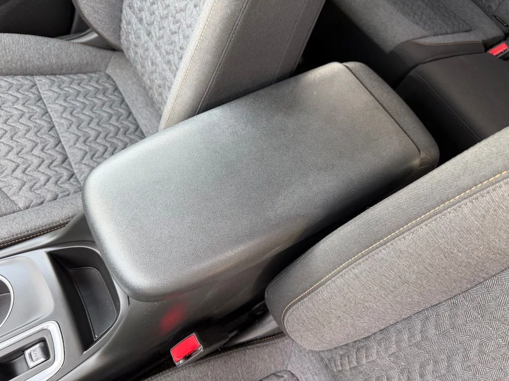 Used 2022 Silver Ice Metallic Chevrolet LT image 27