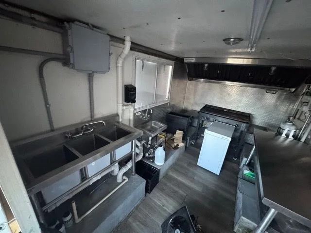 Used 1999 Blue Freightliner Walk-In Van image 10