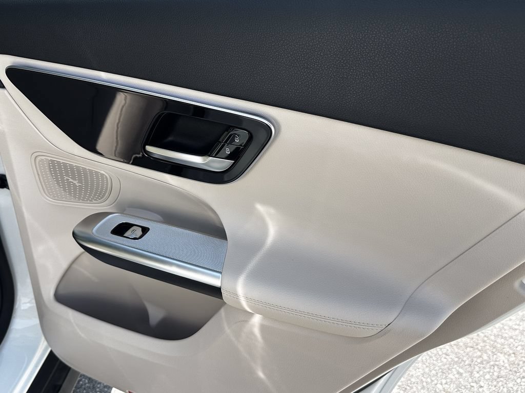 New 2026 Polar White Mercedes-Benz GLC 300 image 19