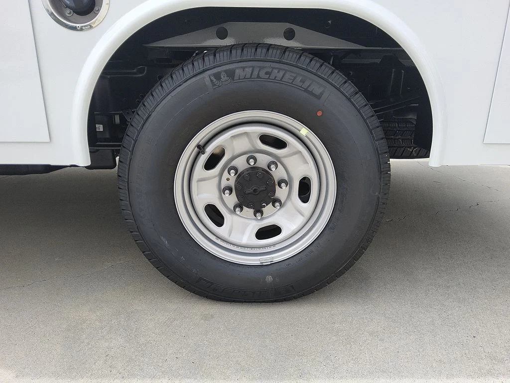 New 2026 Oxford White Ford XL image 22