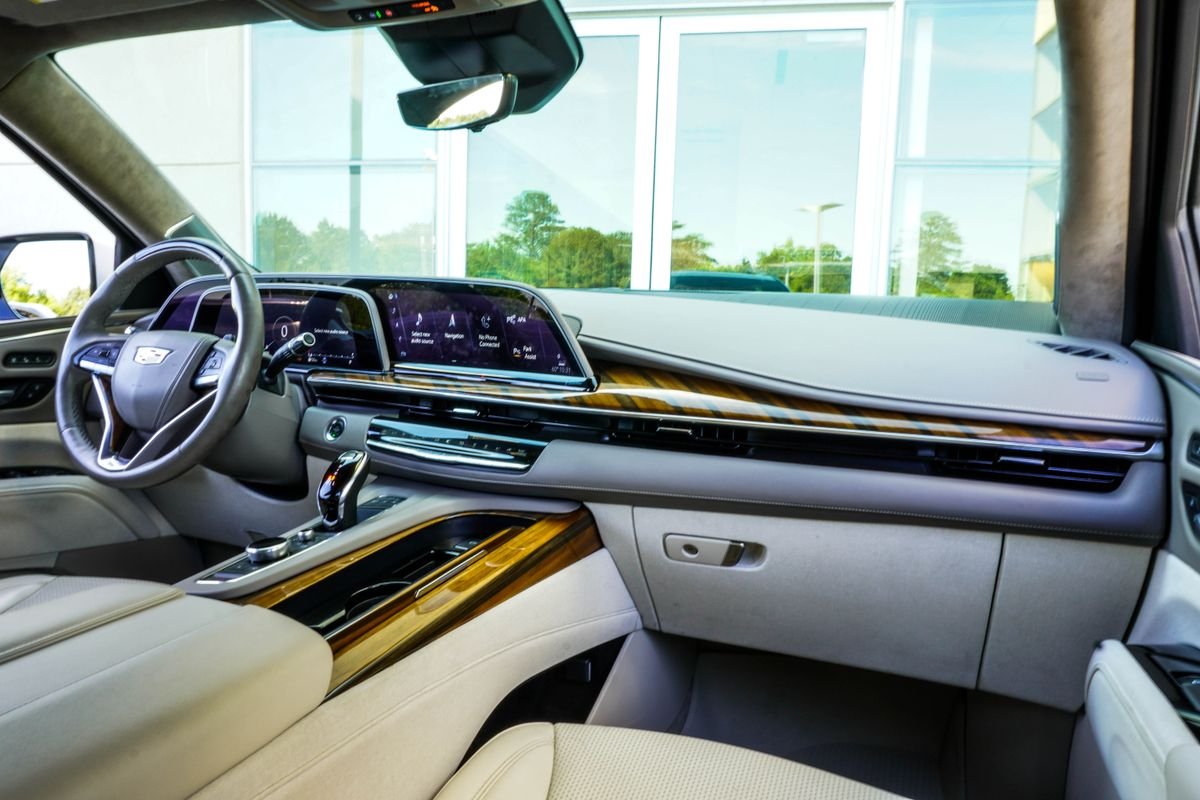 Used 2024 White Cadillac Sport Platinum image 17