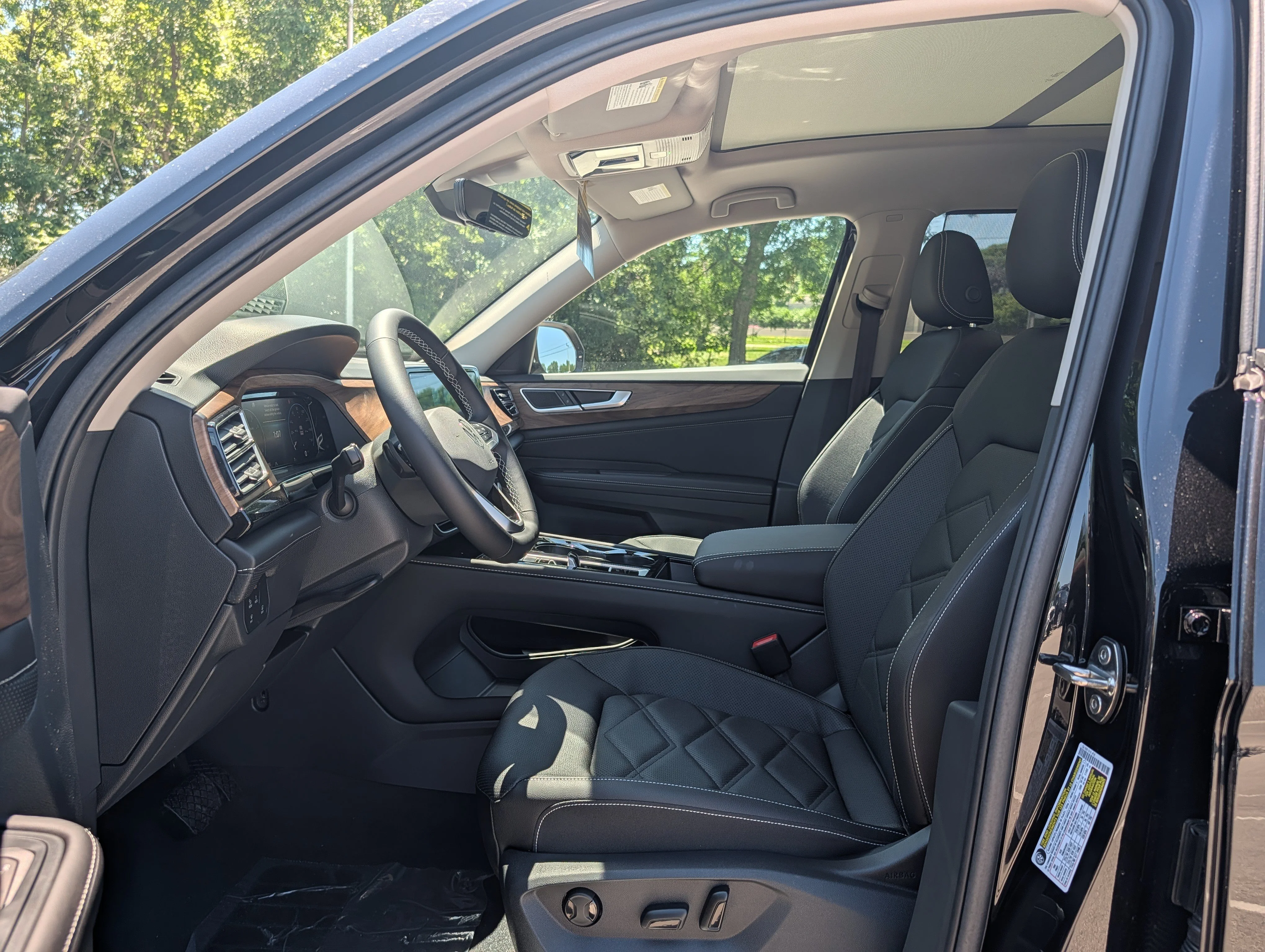 New 2026 Deep Black Pearl Volkswagen 2.0T SE w/Technology image 5