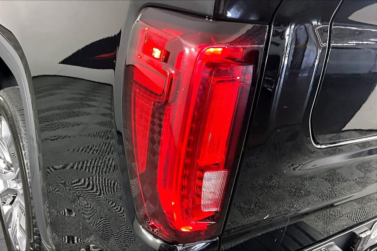 Used 2025 Onyx Black GMC Denali image 28